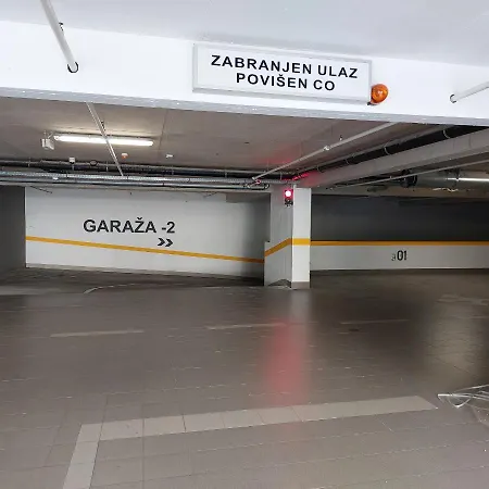 Center /free Parking Place In The Garage Apartman