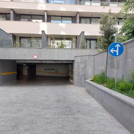 Center /free Parking Place In The Garage *